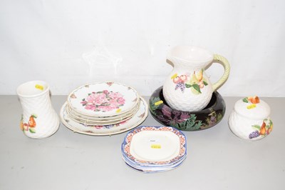 Lot 137 - Mixed Lot: Various decorative plates,...