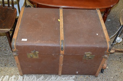 Lot 283 - A vintage steamer trunk