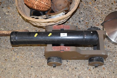 Lot 285 - A modern wooden model of a cannon