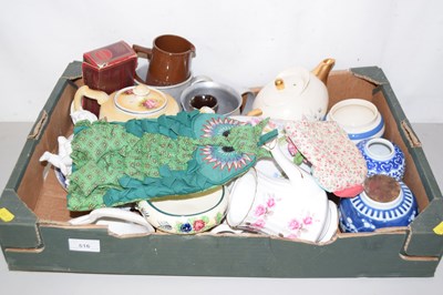 Lot 516 - A box of various tea wares, ginger jars,...
