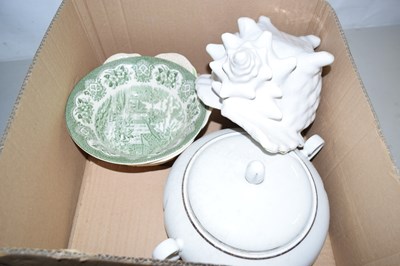 Lot 551 - Mixed Lot: A soup tureen, a large shell shaped...