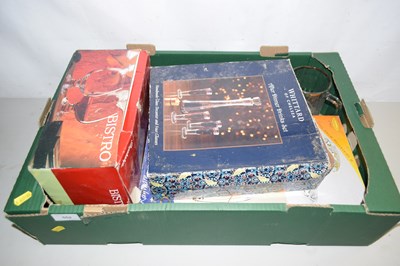 Lot 552 - A group of various boxed glass wares