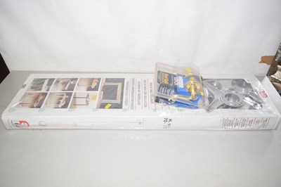Lot 576 - An as new box of adjustable table legs...