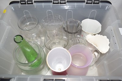 Lot 577 - Box of various glass vases and others