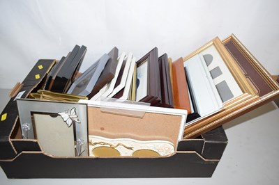 Lot 589 - Box of various picture frames