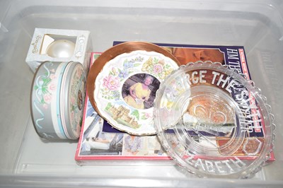 Lot 612 - Box of various royalty related items to...