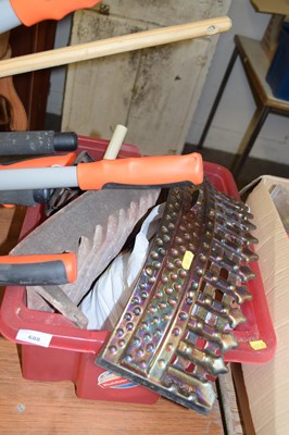 Lot 688 - A box of mixed items to include fire grate