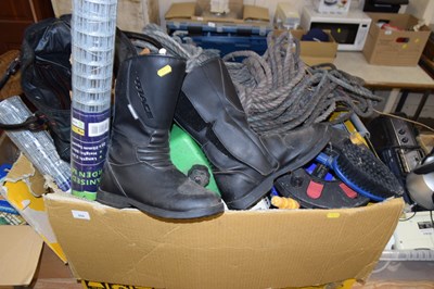 Lot 694 - A large box of garage clearance items