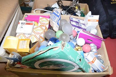 Lot 699 - A box of light bulbs
