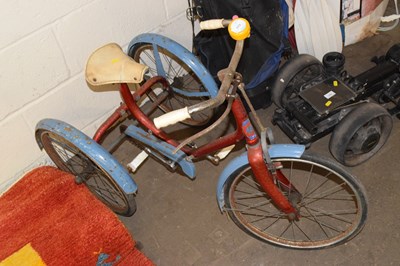 Lot 773 - A vintage child's trike