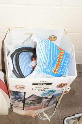 Lot 777 - An inflatable dinghy with paddles