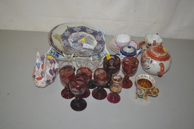 Lot 7 - Collection of china wares, cups, saucers,...