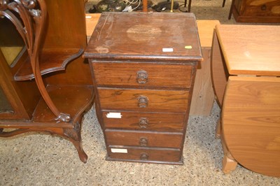 Lot 271 - Oak bedside Chest