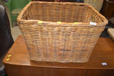 Lot 280 - Vintage wicker Laundry Basket