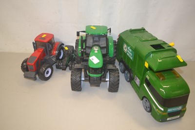 Lot 65 - Qty of model tractors and further large...