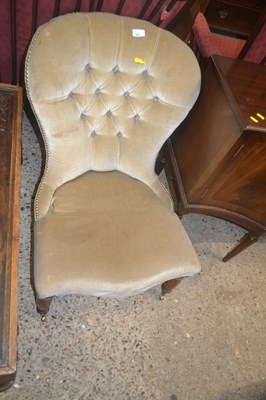 Lot 307 - Button back upholstered Nursing Chair