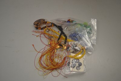 Lot 86 - Bag of costume jewellery