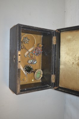 Lot 89 - Box containing small items of costume jewellery
