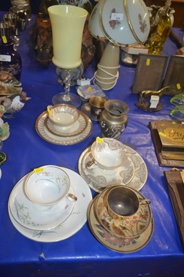 Lot 131 - Table lamp with ornamental glass shade and a...