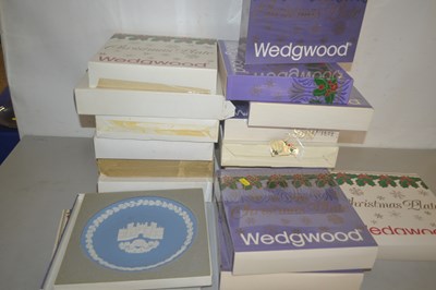 Lot 159 - Qty of boxed Wedgewood collectores plates