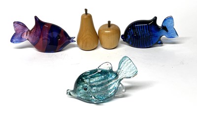 Lot 267 - Three Langham glass models of fish together...