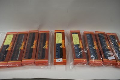 Lot 58 - HORNBY 00 GAUGE MODEL RAILWAY, FIVE VARIOUS...