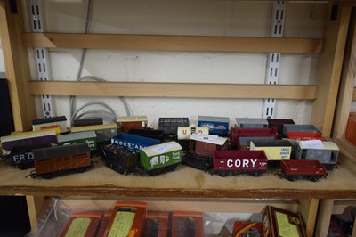 Lot 60 - 00 GAUGE MODEL RAILWAY ROLLING STOCK,...
