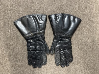 Lot 362 - A pair of circa 1940s Motorcyce Gloves