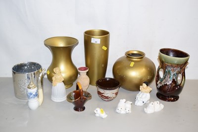 Lot 20 - Mixed Lot: Various assorted vases and other items
