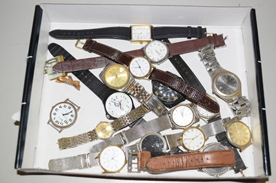 Lot 126 - A box of assorted watches