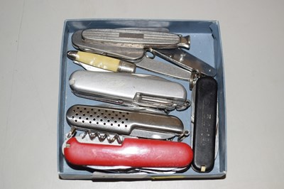 Lot 127 - Box of pen knives