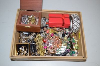 Lot 131 - Box of various costume jewelleru
