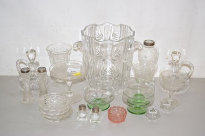 Lot 169 - Mixed Lot: Various assorted glasswares to...
