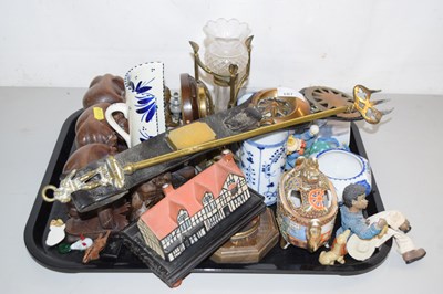Lot 187 - Mixed Lot: Various ornaments, horse brasses,...