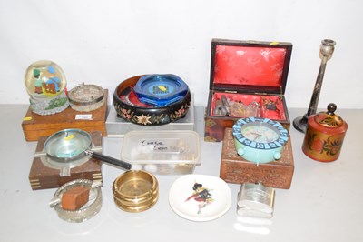 Lot 197 - Mixed Lot: Case of assorted costume jewellery,...