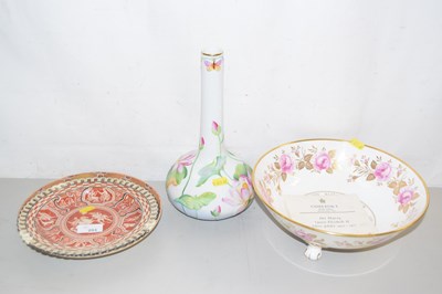 Lot 201 - A Coalport Queen Elizabeth II Silver Jubilee...