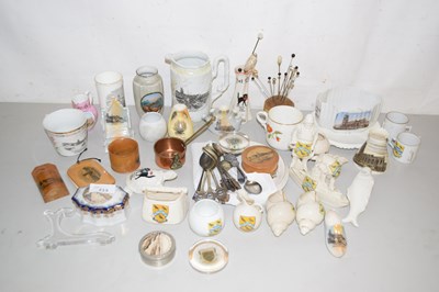 Lot 213 - A collection of various small crested vases,...