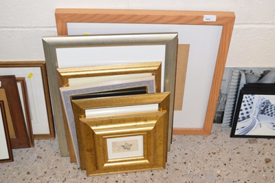Lot 260 - Mixed Lot: Assorted pictures to include...