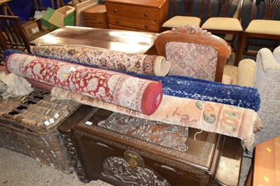 Lot 265 - A group of five assorted modern machine made rugs
