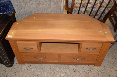 Lot 267 - A modern oak television cabinet