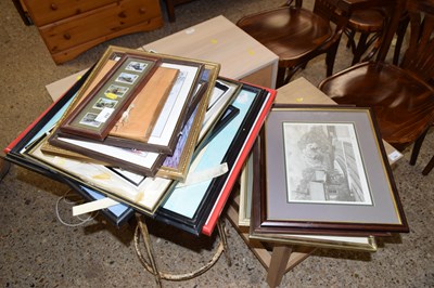 Lot 292 - A large mixed lot including various framed...