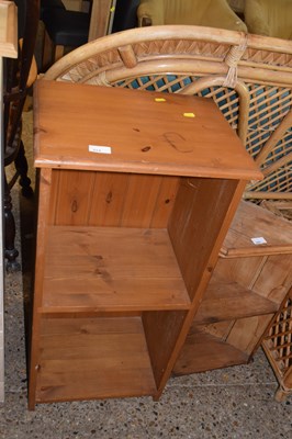Lot 314 - A modern pine shelf unit