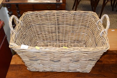 Lot 324 - A wicker basket