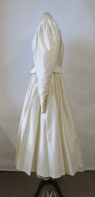 Lot 55 - A Droopy Browns cream silk wedding ensemble,...