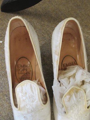 Lot 55 - A Droopy Browns cream silk wedding ensemble,...