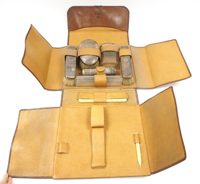 Lot 72 - A George V gentlemans tan leather travelling...