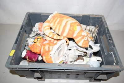 Lot 603 - Box of cat models and other ceramics
