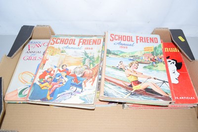 Lot 615 - A box of vintage children's annuals