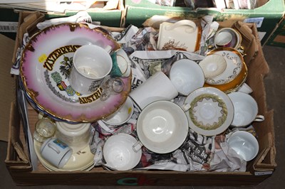Lot 618 - Box of various assorted kitchen wares