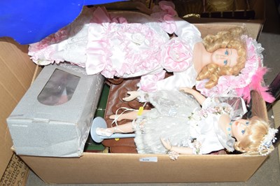 Lot 620 - A box of various collectors dolls and other...